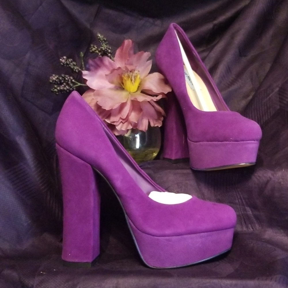 Shoes: Steve Madden Suede Block Heel Pumps - Picture 3 of 6